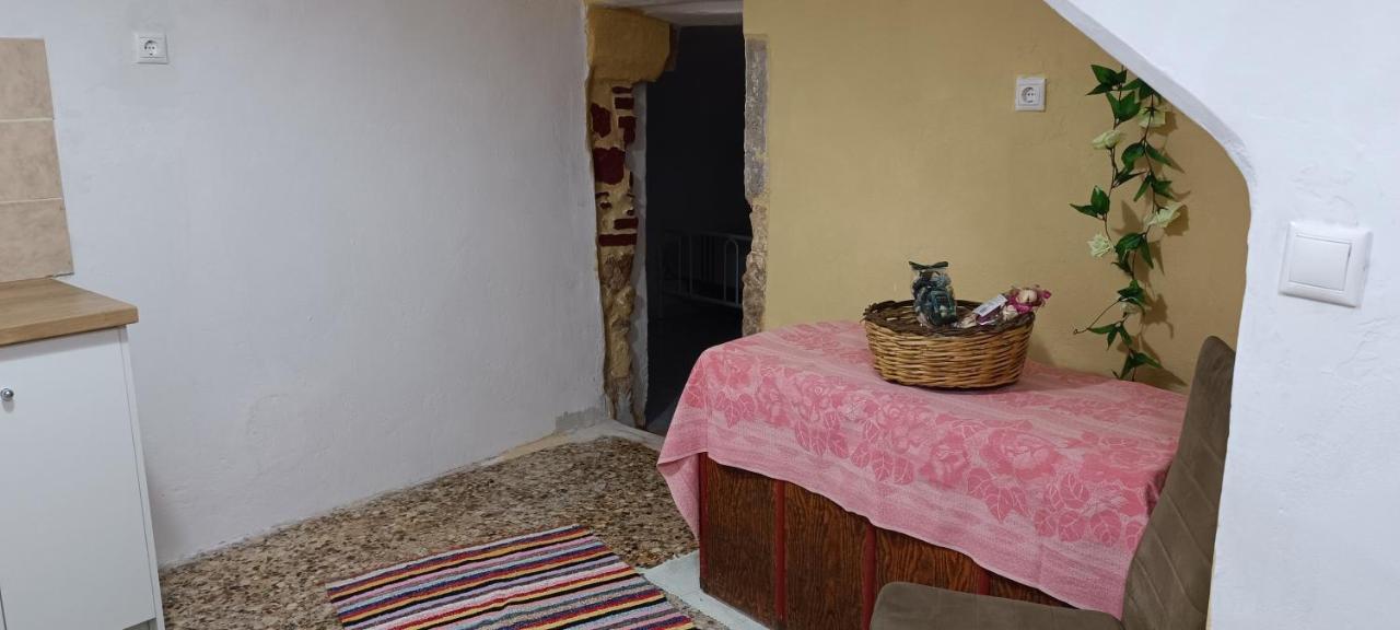 חאניה Comfortable And Spacious Stone Traditional Apartment מראה חיצוני תמונה