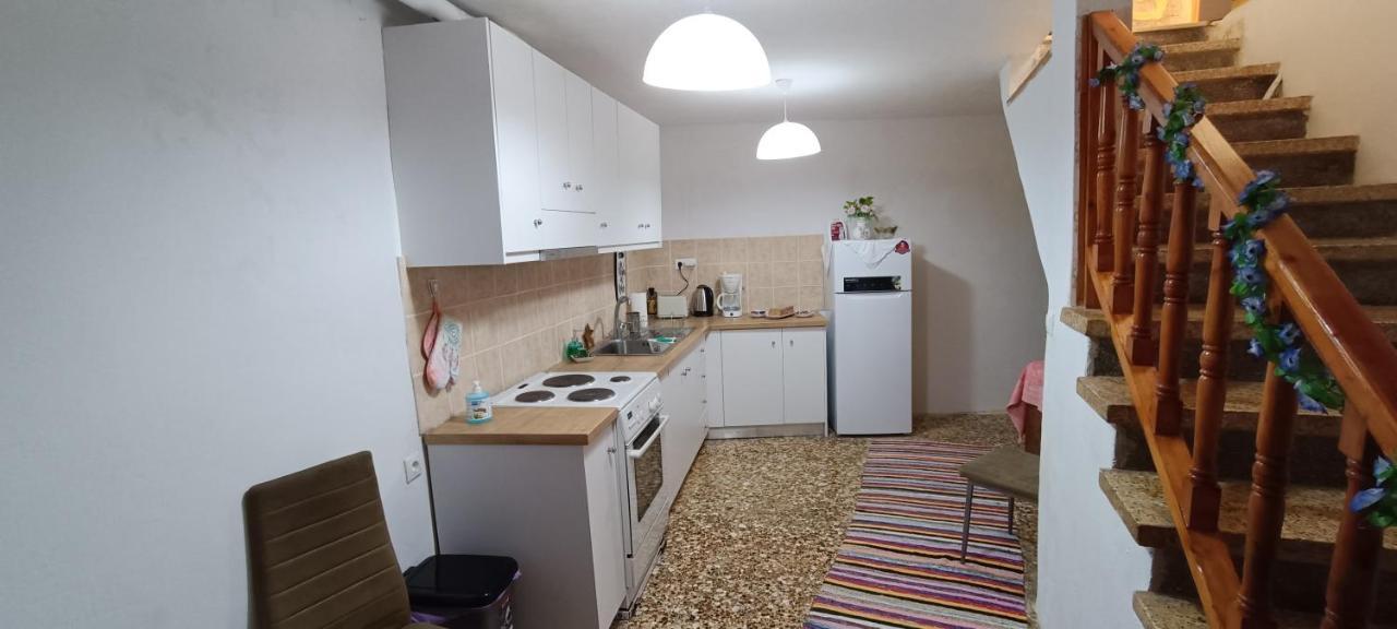 חאניה Comfortable And Spacious Stone Traditional Apartment מראה חיצוני תמונה